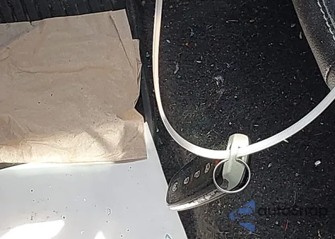 2017 Ford Escape Titanium z USA, uszkodzony, nr VIN 1FMCU0JD3HUA57747